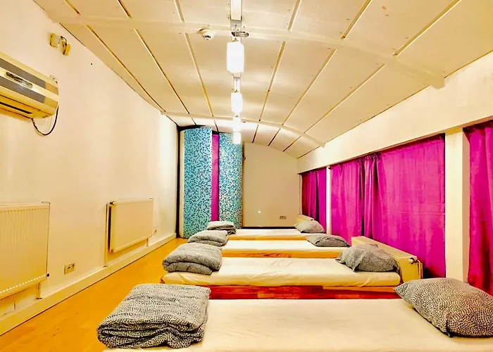 A.G Romana Hostel Bucureşti